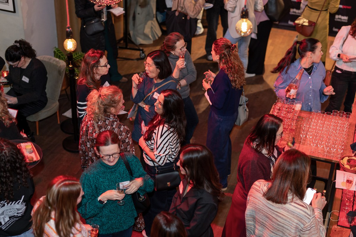Boom Chicago hosts impowr's networking event