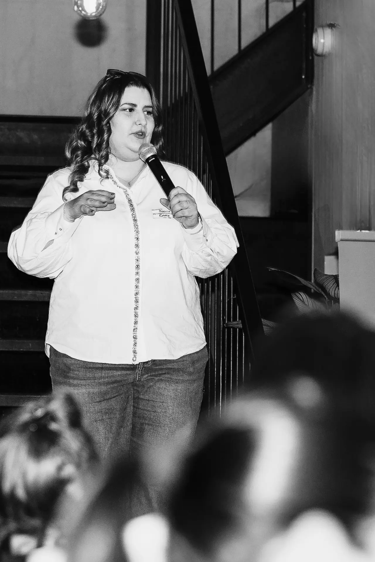 Yoana Leusin, founder of impowr, speaking to an audience