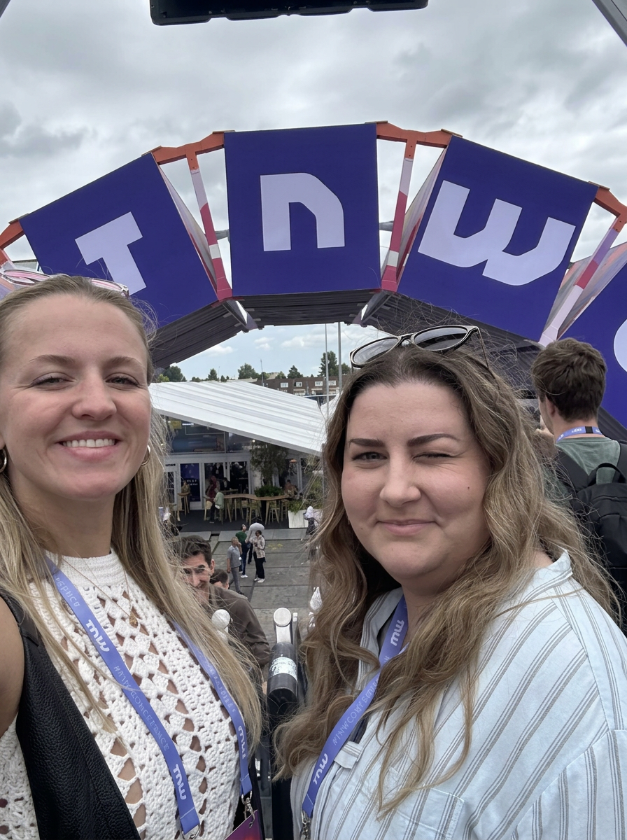 Yoana and Tiffany at TNW conference
